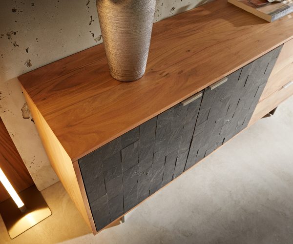 Komoda Teele 147 cm přírodní akácie a břidlice 2 dveře 3 zásuvky plovoucí styl nohy nerezová ocel - Image 4