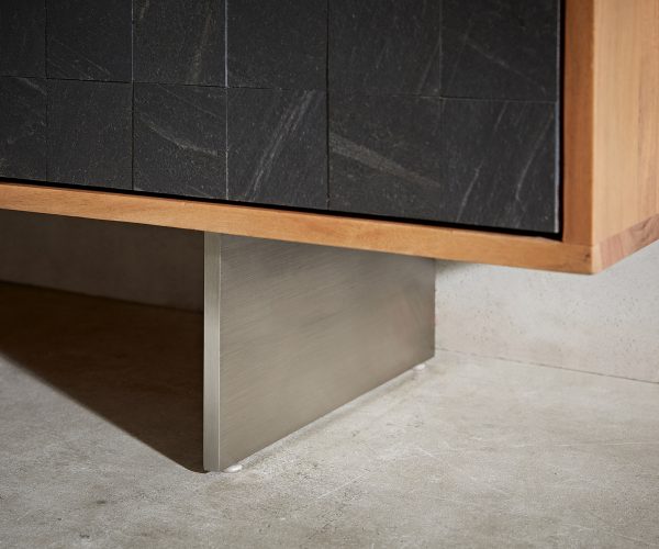 Vitrína Teele 60x180 cm přírodní akácie 1 dveře 2 zásuvky nohy ve vzdušném stylu - Image 6
