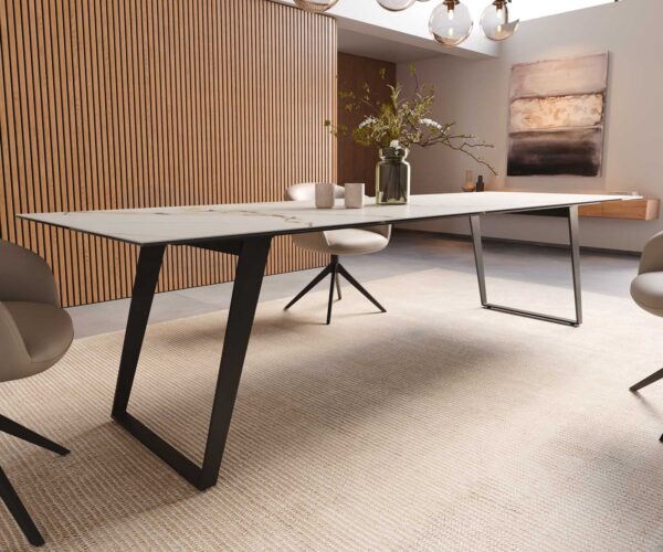 Jídelní stůl Edge keramika Calacatta Luxe bílá-zlatá-šedá 300x100 nakloněná kovová podnož černá - Image 7