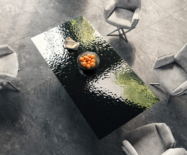 Jídelní stůl Edge 200x100 texturované sklo kouřově černé 3D design křížový rám obdélníkový nerezová ocel - Image 5