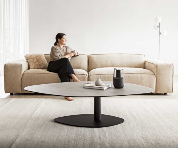 Konferenční stolek Vibana 140x80 cm keramika aspetto concreto betonově zbarvený kovový rám s efektním titanovým povrchem - Image 2