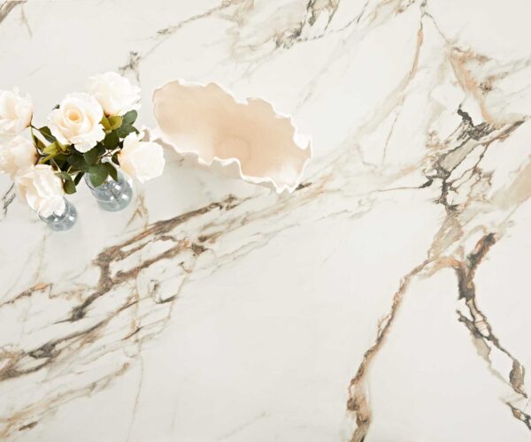 Jídelní stůl Edge keramika Calacatta Luxe bílá-zlatá-šedá 200x100 cm, křížová podnož, obdélník, nerezová ocel - Image 3