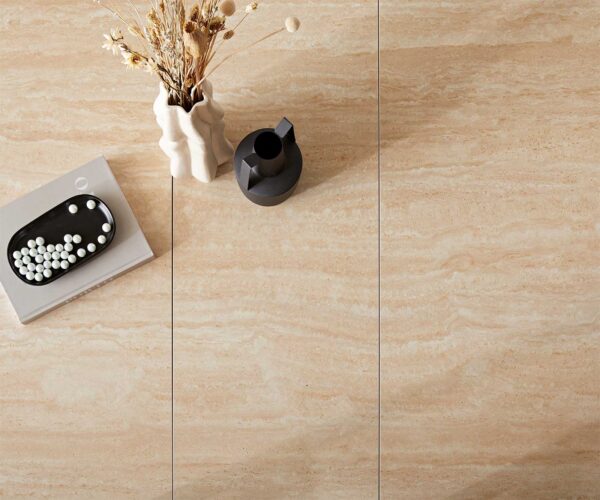 Jídelní stůl Edge keramický travertinový 180–220×100 cm, V-nohy, plochý kov černý, rozkládací - Image 3