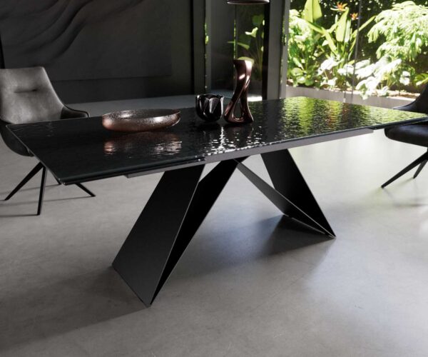 Jídelní stůl Edge reliefní sklo kouřově černé 3D design 200-300x100 V-noha plochý kov černý rozkládací - Image 5