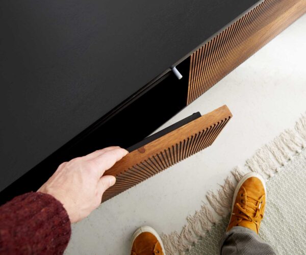 TV stolek Vaag 200 cm přírodní sheesham mango černá 2 dveře 2 přihrádky - Image 6