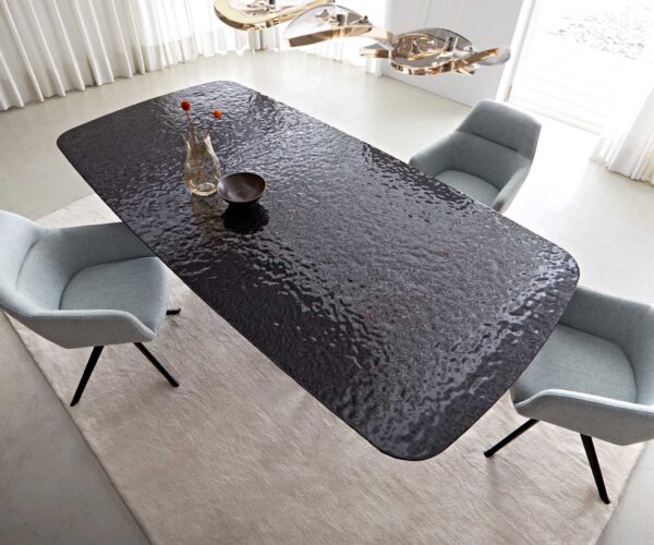 Jídelní stůl Edge lodě tvarované reliéfní sklo kouřově černé 3D design 240x120 pavoučí plochý kov černý - Image 6