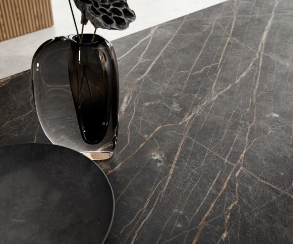 Jídelní stůl Edge keramický Laminam® Noir Desir hnědý 200-300x100 cm, spider nohy, plochý černý kov, rozkládací - Image 8