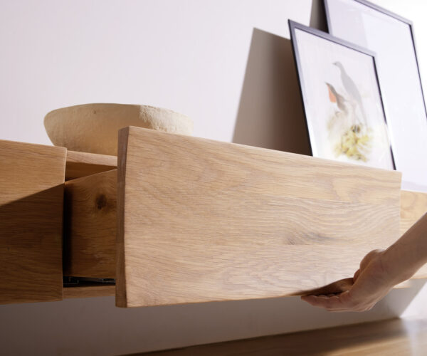 TV stolek Wyatt 220 cm přírodní dub, 4 zásuvky, závěsný styl - Image 3