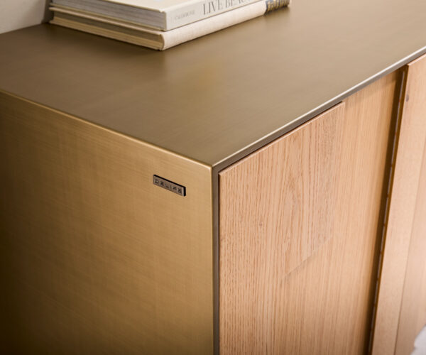 Komoda Taka 200 cm metalická zlatá 4 dveře akrylové nohy - Image 4