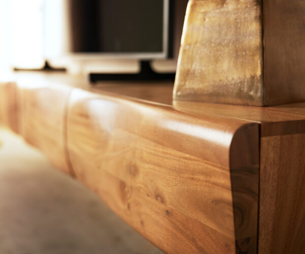TV stolek New Live Edge 240 cm přírodní akácie 4 dveře plovoucí New Live-Edge Live Edge 240 cm přírodní akácie 4 dveře plovoucí - Image 4